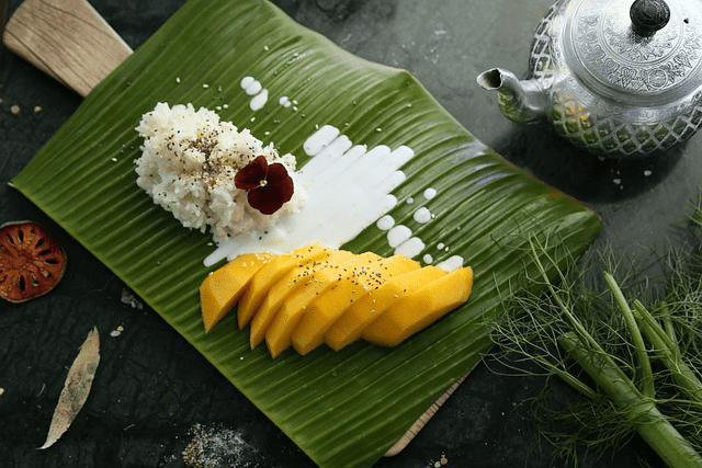 mango sticky rice, mango, thai dessert